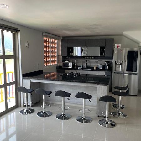 Апартаменты Apartamento De Lujo Гуатапе Экстерьер фото